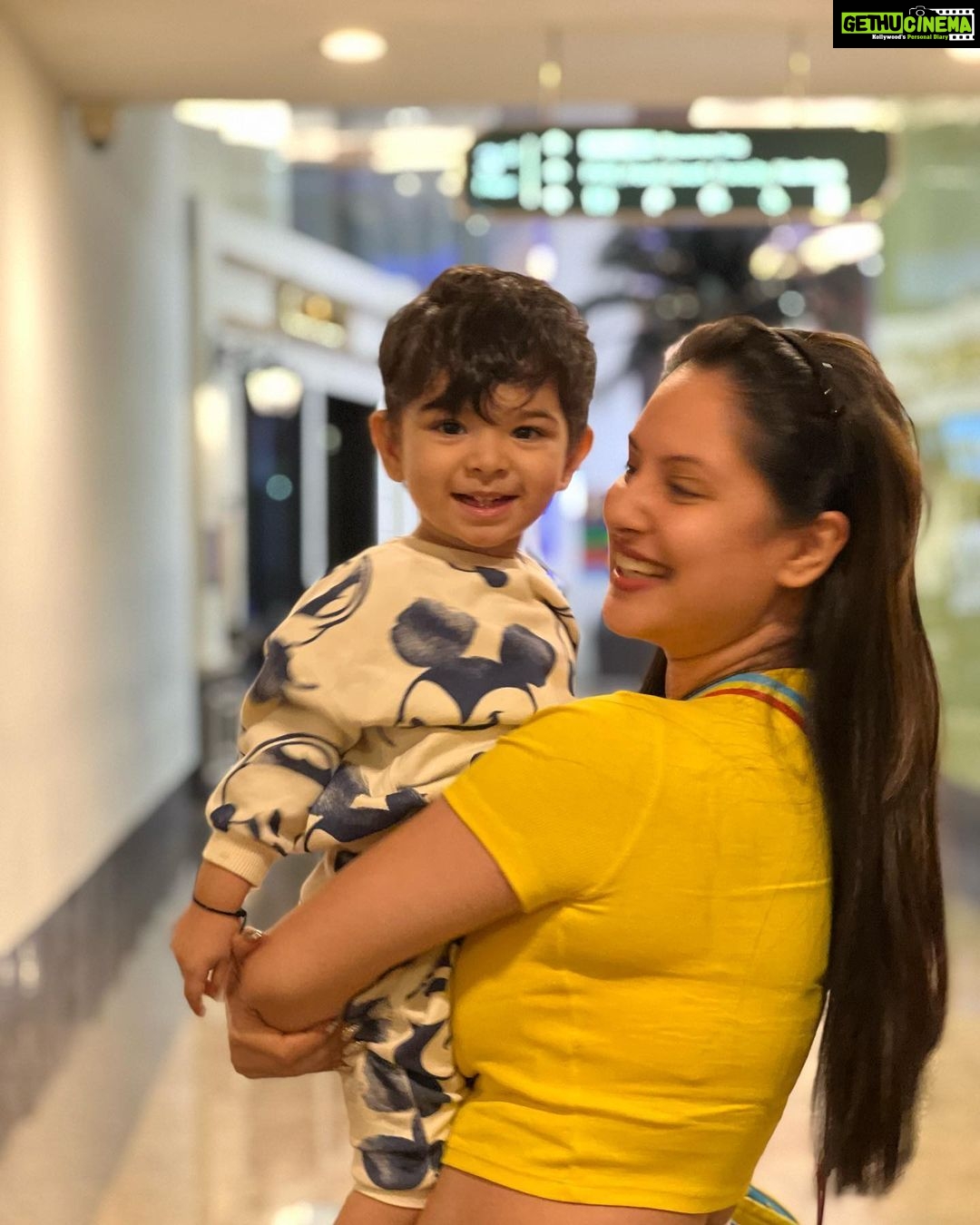 Pooja Bose Instagram - Minions with my mini one❤️ @krishiv.verma09