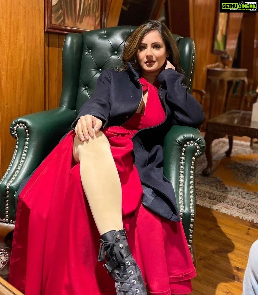 Pooja Bose Instagram - @banerjeepuja setting your screen on fire with #RaatKeKoriBhor ..FULL SONG OUT NOW.