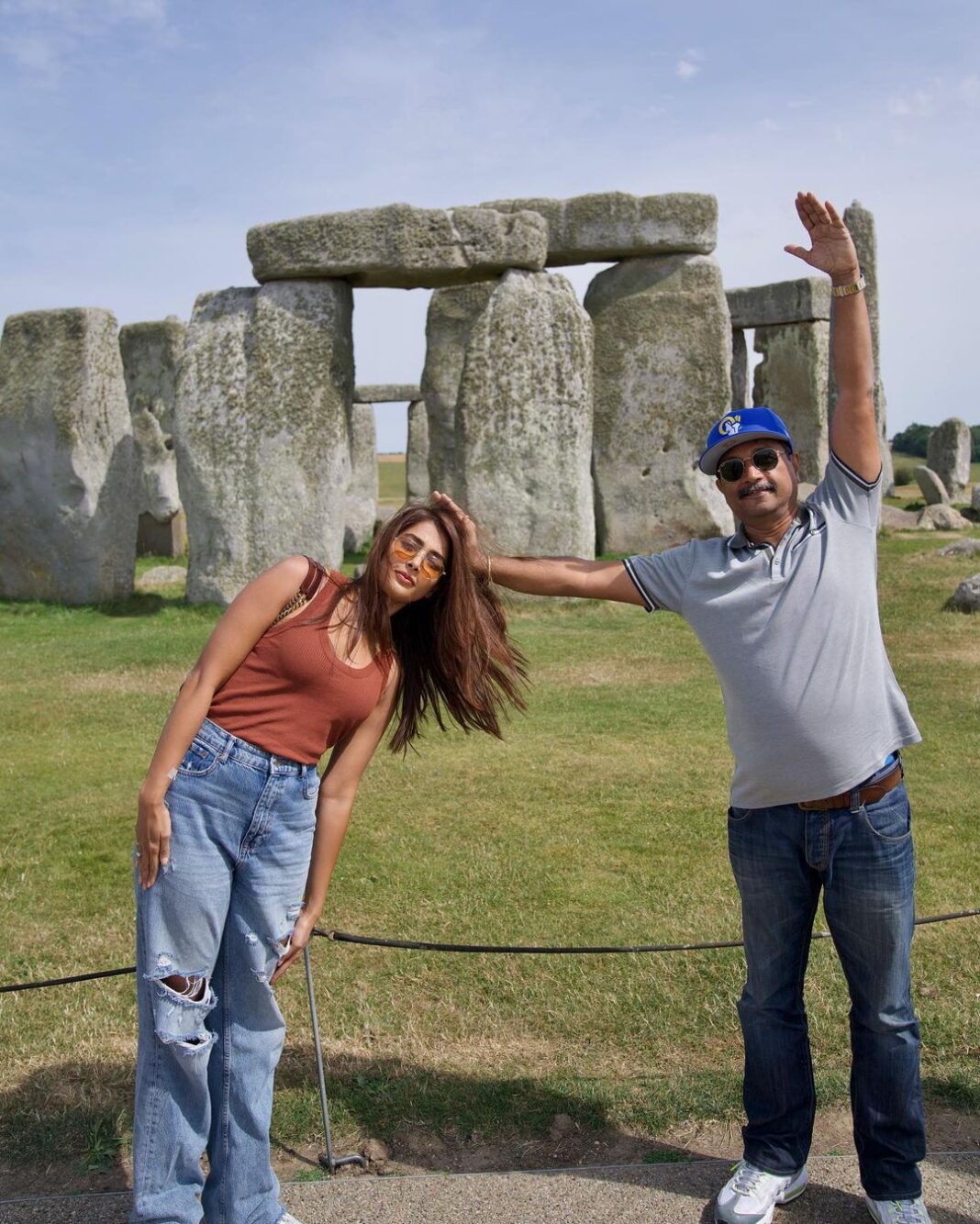 Pooja Hegde Instagram - The StoneHegdes 😂 #whyarewelikethis #weirdosonly Stonehenge