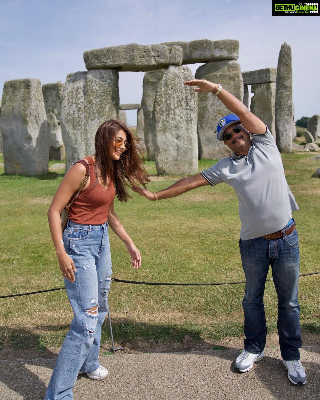 Pooja Hegde Instagram - The StoneHegdes 😂 #whyarewelikethis #weirdosonly Stonehenge