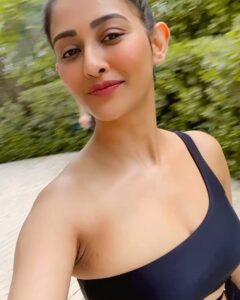Pooja Jhaveri Instagram - Take me backkkkkkk 🌊🏝👙
.
.
One of the places I have had on my list for a long time…
 #miami ✔️
.
.
My stay at @shelbornesobe was nothing less than a dream !
Firstly the location was right on the beach, just the way I like it. The view from my room was stunning… I can say the beach looked different on different hours of the day 😍
Their pool area was soo cool with a pop of pink and the aesthetics were beautifully taken care of ! 
The staff was cordial, the lobby was stunning.
The coffee area and the food was  decent. 
I was sold for the hotel had their private beach with their private beach beds for free for their customers, now isn’t this the coolest thing? 
I am only dreaming of going back to #miami ❤️
.
.
#beachlife #travelblogger #travelstories #beachwear #bikini #hotel #resorts #southbeach #miamibeach #miaminightlife #beachbabe #beachvibes #travelwithme #travelgram