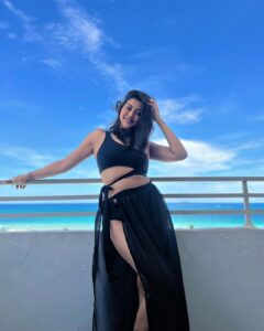 Pooja Jhaveri Instagram - Take me backkkkkkk 🌊🏝👙
.
.
One of the places I have had on my list for a long time…
 #miami ✔️
.
.
My stay at @shelbornesobe was nothing less than a dream !
Firstly the location was right on the beach, just the way I like it. The view from my room was stunning… I can say the beach looked different on different hours of the day 😍
Their pool area was soo cool with a pop of pink and the aesthetics were beautifully taken care of ! 
The staff was cordial, the lobby was stunning.
The coffee area and the food was  decent. 
I was sold for the hotel had their private beach with their private beach beds for free for their customers, now isn’t this the coolest thing? 
I am only dreaming of going back to #miami ❤️
.
.
#beachlife #travelblogger #travelstories #beachwear #bikini #hotel #resorts #southbeach #miamibeach #miaminightlife #beachbabe #beachvibes #travelwithme #travelgram