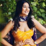 Pooja Jhaveri Instagram – On less sunny days, make sure to wear some sunshine yourself… ! 🥰❤️😈
.
.
Wearing this sunshine by @payalsinghal 
📸 : @portraitsbyvijey 
.
.
#colourpop #sunshine #indianwear #pstravellingtrunkshow #desioutfits #colour #yellow #fashion #instaindia #instagram #instagood #instafashion The Mall At Oak Tree