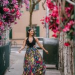 Pooja Jhaveri Instagram - Flowers, 🌸🌸🌸 New York City 🌆 A Good outfit 👗 Everything I loveeeeeee… ! ❤️ . . And not to forget great photography 😍 . . Outfit : @sajdabysuman Pictures : @satanssj @hetall_patell thank you, you made my dream of getting dreamy pictures clicked on New York streets come to life ❤️ @kushalized what would I do without you ❤️❤️❤️ . . #photoshoot #newyork #outfits #outfitoftheday #collaborations #collaboration #newyorkcity #streetsofnewyork #photoshoot #designerwear #designerdresses #designeroutfit #desi #colourful #colors #citylife #lifeofanactor New York City, N.Y.