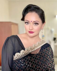 Pooja Kumar Instagram - It was truly delightful to judge the Miss India Worldwide pageant last week. These wonderful women from all over the world are talented, intelligent, and beautiful! So proud of our #desi girls! Congrats to Miss UK for winning and enjoy the time to give back to society using this platform. Now let’s start breaking glass ceilings together! Thank you @ruby.bhandari and @silkthreads_official for the sari! @ifc_worldwidepageants Thank you to the organization for putting this together! Thank you Achint for the hair and make up!! @aroosabyakc