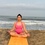Poonam Bajwa Instagram – #sand#sea#theworldwithin#eyesshutsoulalive#yogadiaries#goodmorninginsta #