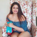 Poonam Bajwa Instagram - Hi🧚🏿‍♂️and how are you today 💎🍀?
