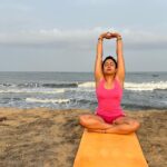 Poonam Bajwa Instagram - #sand#sea#theworldwithin#eyesshutsoulalive#yogadiaries#goodmorninginsta #