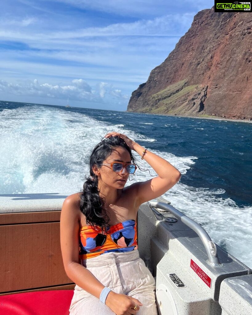 Pragathi Guruprasad Instagram - taken during the .5 seconds I was not throwing up on this boat 🚤 🥹 Napali Coast, Kauai