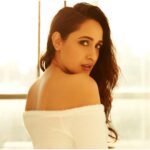 Pragya Jaiswal Instagram – Monday energy ⚡️⚡️
Also, what goes behind that perfect shot #blooper 😂