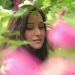 Preetika Rao Instagram - Eyes Don't Lie! 💜 . . . . . #reel #reels #trendingreels #foryou #explorepage #love #preetikarao #shayari #shayarilove #sher #gumi #shayariquotes #shayarioftheday #instagramreels #instadaily