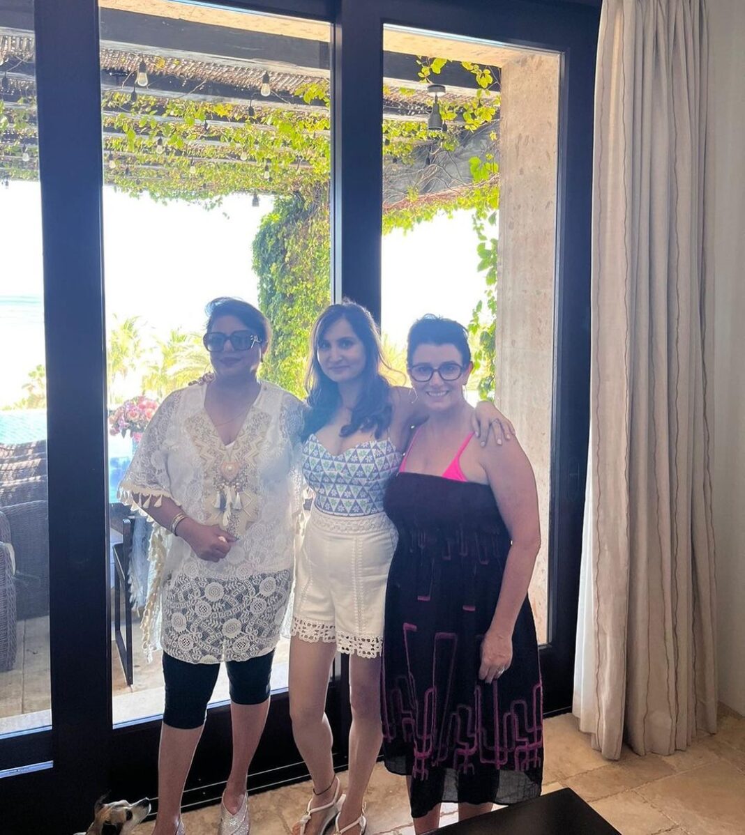 Priyanka Chopra Instagram - Just a girl and her birthday squad! ✨ So grateful and thankful to be surrounded by so much love and to be able to spend time with my nearest and dearest. (Even though a lot of them flew in from very far). The most incredible celebrations, planned and executed to perfection by my ♥️ @nickjonas. Words are not enough to thank you for the most memorable birthday… you really know how to love baby. I’m a lucky girl🫶🏽💕 I'm so touched by all the birthday love I've received this year. 🫶🏽The lovely DMs, surprises, calls, texts, and big hugs made the day even brighter and made me feel truly special. Thank you everyone who reached out, it means the world. Here’s to the beginning of the rest of my life. Grateful and blessed 🥹❤️ Cabo San Lucas,Mexico