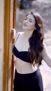 Priyanka Jawalkar Instagram - 🐝