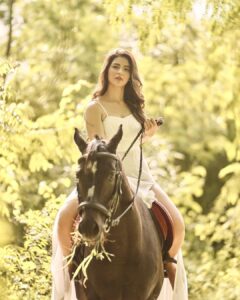Priyanka Jawalkar Instagram - It has been a dream to get pics clicked with a horse. And @shreyansdungarwal made it possible. He wouldn’t compromise even if I did. Cheers to all our fights and arguments for the best shot Shrey ♥️ Thank you #koel(horse) for supporting me !