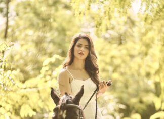 Priyanka Jawalkar Instagram - It has been a dream to get pics clicked with a horse. And @shreyansdungarwal made it possible. He wouldn’t compromise even if I did. Cheers to all our fights and arguments for the best shot Shrey ♥️ Thank you #koel(horse) for supporting me !