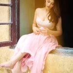 Priyanka Jawalkar Instagram – It’s all about the feelings.. 🤍 @shreyansdungarwal @officialanahita @styliciousbysam