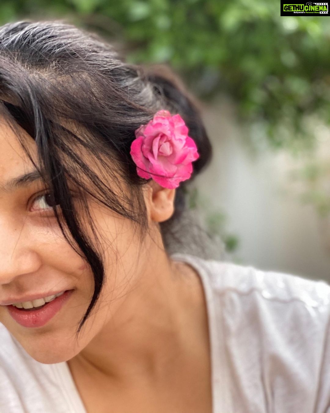 Priyanka Jawalkar Instagram - No filter no makeup no bath basically no life 🥰 brushed my teeth though 🤷♀️