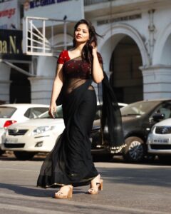 Priyanka Jawalkar Instagram - Nothing.. just crossing the road 😛 📸 #rawpic styling by me 🤷🏼‍♀️