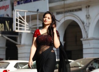 Priyanka Jawalkar Instagram - Nothing.. just crossing the road 😛 📸 #rawpic styling by me 🤷🏼‍♀️ Mumbai, Maharashtra