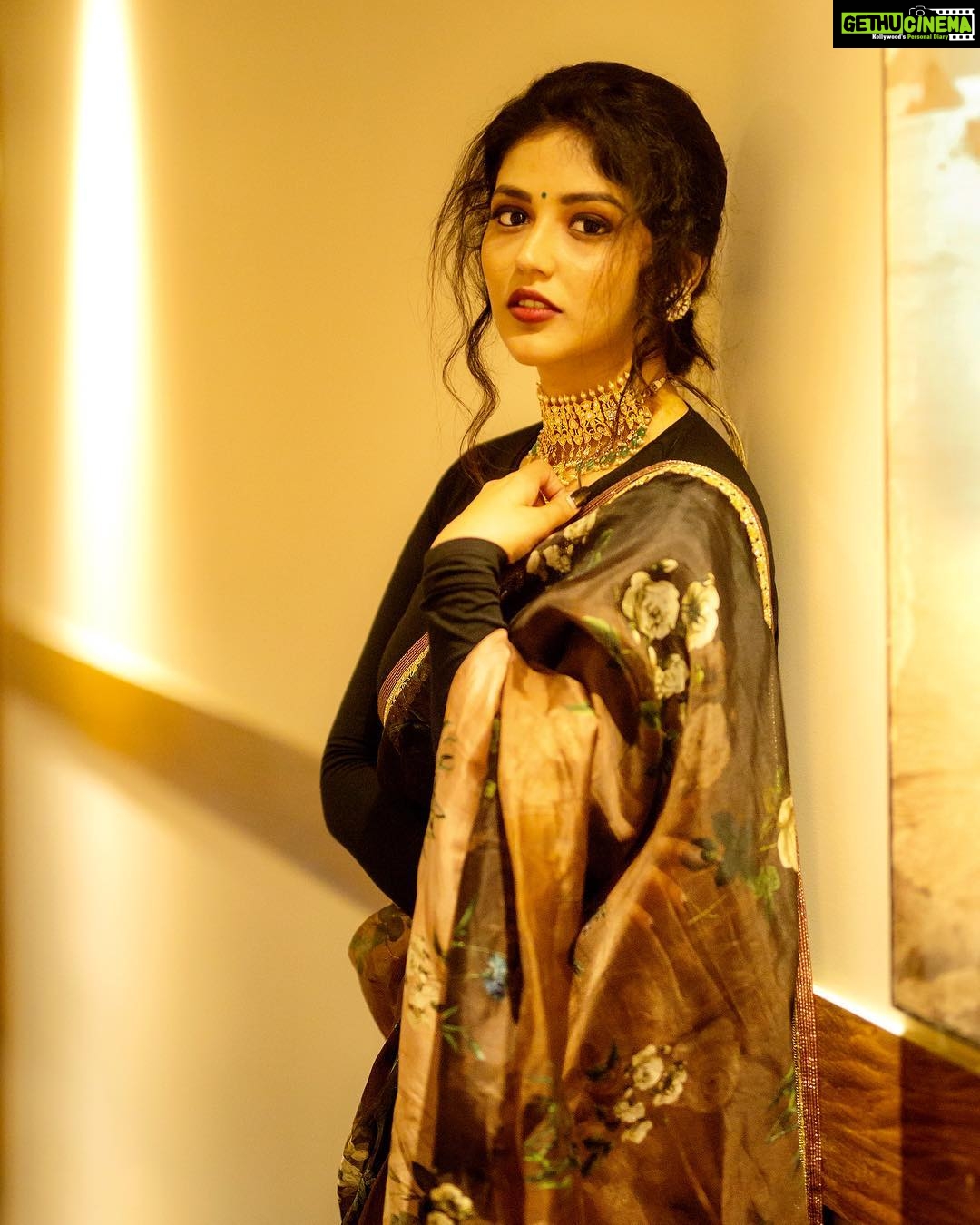 Priyanka Jawalkar Instagram - For the Tsr tv9 awards.. Styled by: @meghanaalluri Crop top blouse: @zara Saree by: @mugdhaartstudio Jewellery by: @manjulajewellers Shot by: @chinthuu_klicks makeup -@makeup_by_lavanya