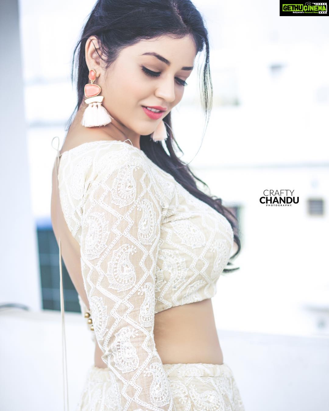 Priyanka Jawalkar Instagram - Styled by @impriyankasahajananda Outfit @shaayabytriptisingh Accessories @Bellofox Photography : @crafty_chandu