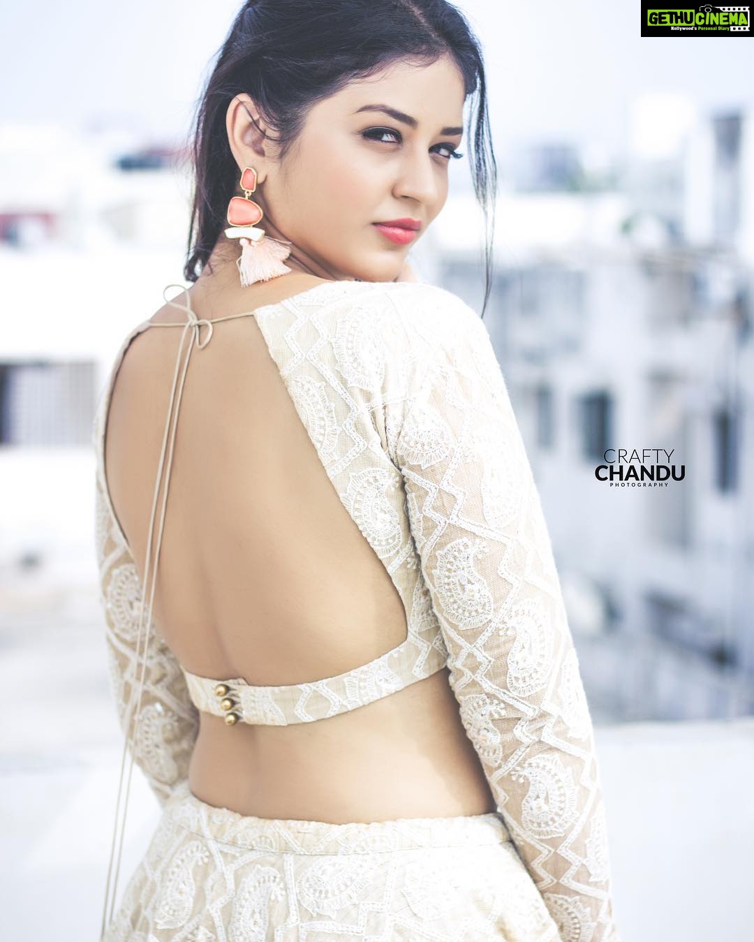 Priyanka Jawalkar Instagram - Styled by @impriyankasahajananda Outfit @shaayabytriptisingh Accessories @Bellofox Photography : @crafty_chandu