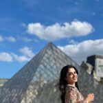 Priyanka Mohan Instagram – ☀️🤍 Pyramide du Louvre