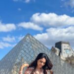 Priyanka Mohan Instagram – ☀️🤍 Pyramide du Louvre