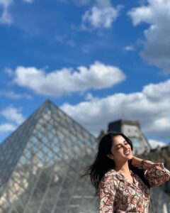 Priyanka Mohan Instagram - ☀️🤍 Pyramide du Louvre