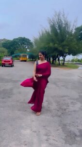 Priyanka Nair Instagram - Saree ❤️
#malardhummalaradha #sareereels#saree#reelsinstagram#reels#priyankanair#actress