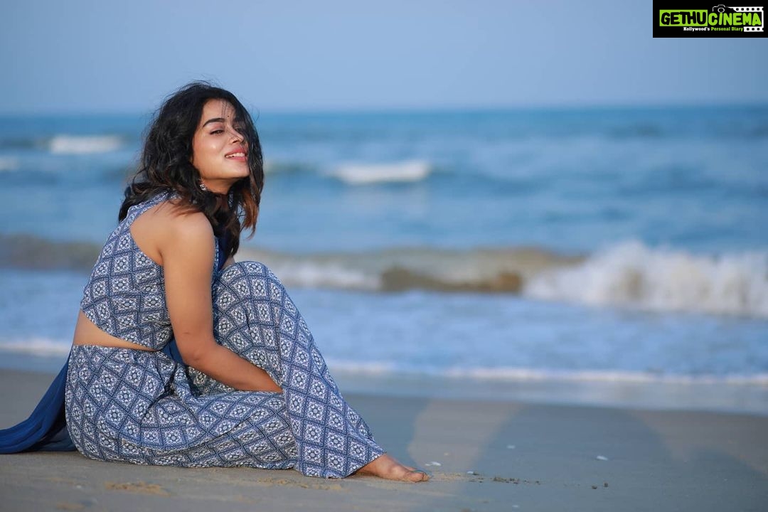 Priyanka Ruth Instagram - That if someone comes to you and says. oh your life is so tough. Just look at them. and smile and say IAM TOUGHER THAN THIS 🤞🤞🤞 Happy women's day 💖💖💖 . #beyourself #behappy😊#positivevibes #thinkpositive🍀#selflove#bestrong💪#positivity#keepsmiling#hope#dreambig#picoftheday #saipriyankaruth @sam_jeremiah_