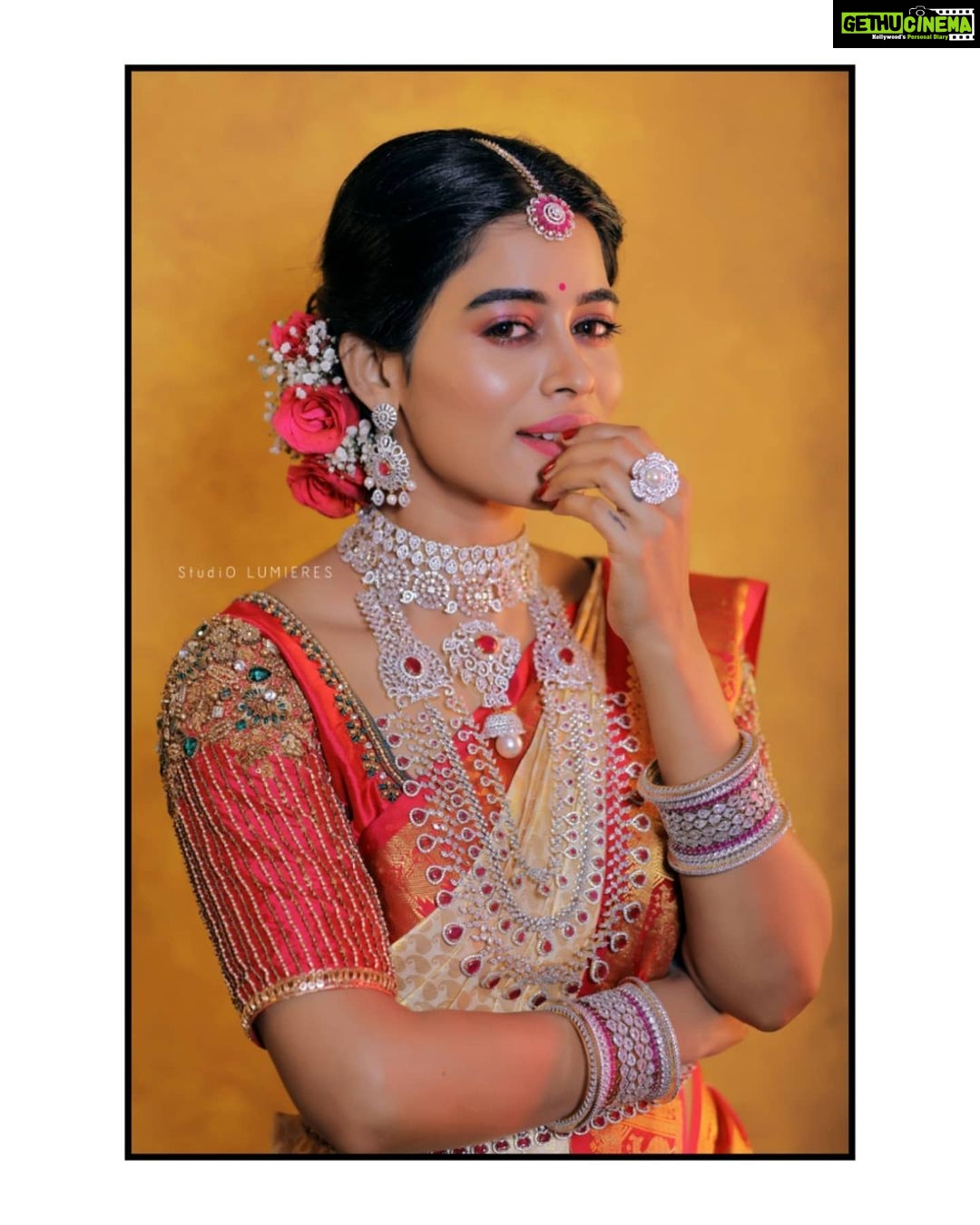 Priyanka Ruth Instagram - The beginning of every new year is always the best time to give another chance to your neglected talents!" . #loveyourself#beyourself💯always❤️#believeinyourself#keepsmiling#lifeisbeautiful#enjoythelittlethings#shareurlove#keepgoing💪#thinkpositive #ignorenegativity#saipriyankaruth . . . . muse: @saipriyankaruth Mua, hairstyle& draping: @Kajalgetreadystudio Photography :@studiolumieres Blouse :@pleatzofficial Jewelry :@swarnaprabu Team :@big_fat_panda @rajasri_tamilselvan @sanjeeviram_official @vensenthil