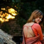 Priyanka Ruth Instagram - . . . #sareelove #happywomesday #sunshine #ilovemyjob #saipriyankaruth @freezing_2.0 @martynakash