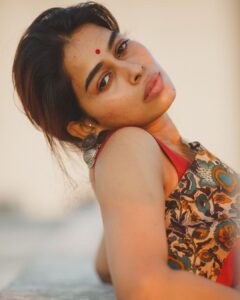 Priyanka Ruth Instagram - Everything has beauty, but not everyone sees it .
.
.
.
#beyourself #behappy😊#positivevibes #thinkpositive🍀#selflove#bestrong💪#positivity#keepsmiling#hope#dreambig#picoftheday #saipriyankaruth
.
.
📸 @lettersbyanandganand 
.
.
.
.
Saree:@malarsfashionworld21
