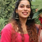Priyanka Ruth Instagram – It makes a big difference in your life when you stay positive ❤️✨

#iravinnizhal #parvathi#postivevibes#keepsmiling
.
.
.
Outfit:@niram.studio 
Styling:@indu_ig 
📸@you_and_i_studios