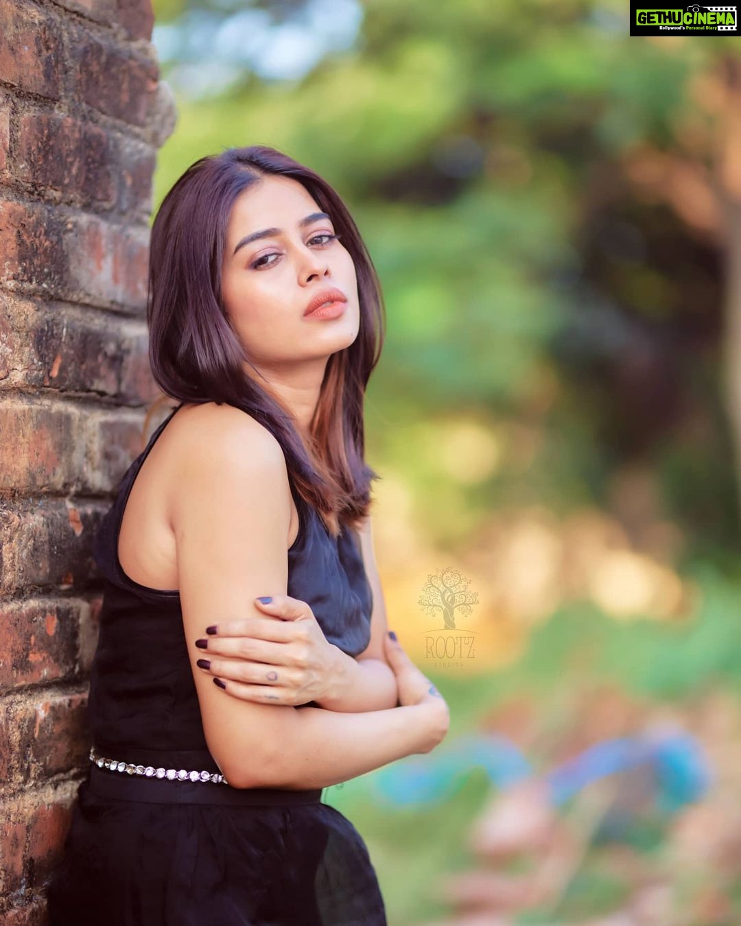 Priyanka Ruth Instagram - Life is all about our choices. some we regret.some we are proud of.some will haunt us forever .So we are what we chose to be!! . . . . . #staysafe#stayhome#besafe #putmaskonyourface😷✔️ #lifeisbeautiful❤️ #lovemyself❤ #lovesong#beyourself #behappy😊 #selflove #believeinyourself #keepsmiling #thinkpositive🍀#positivity #positivevibes #saipriyankaruth 📸@rootzstudios