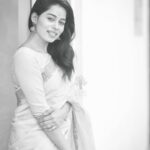 Priyanka Ruth Instagram – Because of your smile, you make life 😊😊😊
.

.
.
.
#staysafe#stayhome#besafe
#putmaskonyourface😷✔️
#lifeisbeautiful❤️ #lovemyself❤ #lovesong#beyourself #behappy😊 #selflove #believeinyourself #keepsmiling #thinkpositive🍀#positivity #positivevibes #saipriyankaruth
📸@rootzstudios
