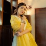 Raashi Khanna Instagram - Old soul 💛 Outfit @labelearthen Jewellery @motifsbysurabhididwania Styled by @jukalker Makeup @makeupartistkarishmabajaj Hair @hairgaragebynatasha 📸 @__suru