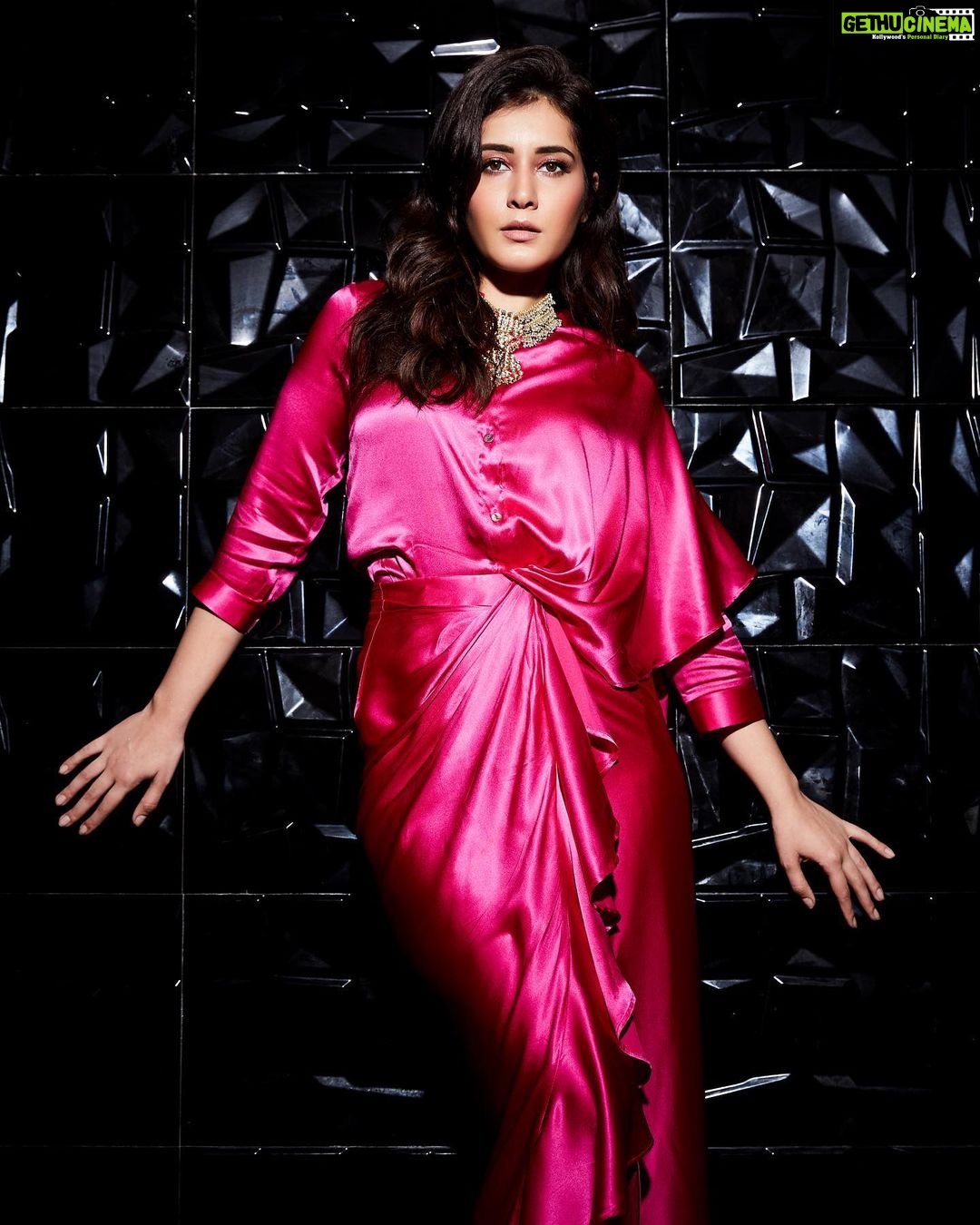 Raashi Khanna Instagram - Pretty pink please? 🌸🌸