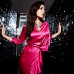 Raashi Khanna Instagram - Day dreaming in pink! #thankyoutrailer launch 🌸 Outfit @431_88 Statement Jewelery @kishandasjewellery Styled by @jukalker Styling team @pratimajukalkar Makeup @makeupartistkarishmabajaj Hair @arvindkumar_hair 📸 @venurasuri F House Hyderabad