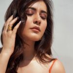 Raashi Khanna Instagram - Think 🍊 is my colour.! #thankyou promotions Silk slip dress by @malie.official Accessories from @misho_designs Styling @jukalker Makeup @makeupartistkarishmabajaj Hair @hairgaragebynatasha 📸 @eshaangirri