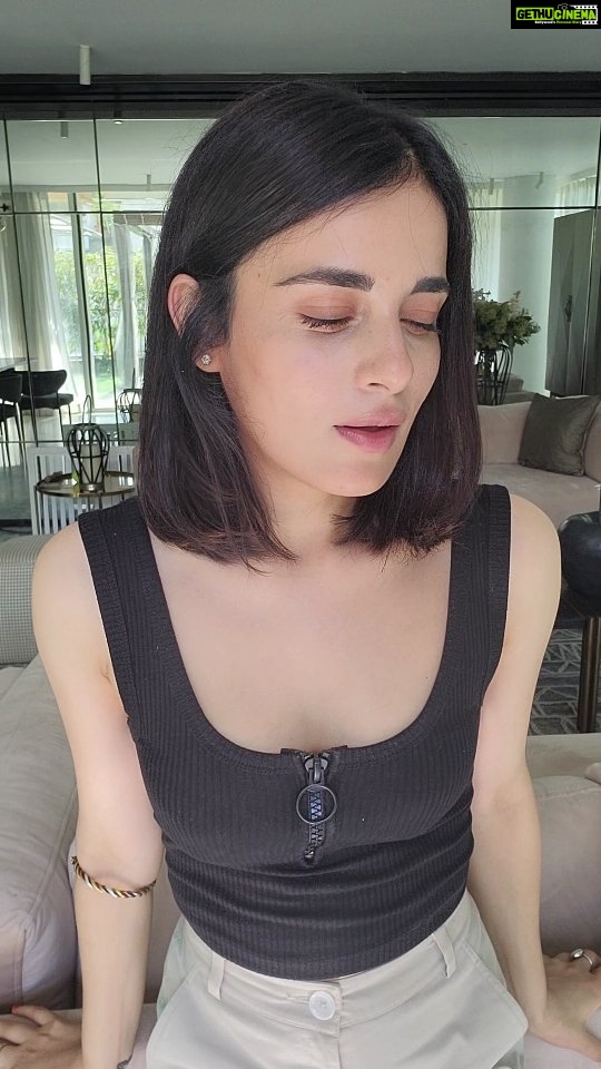 Radhika Madan Instagram - Door rehkar bhi raho thoda paas with Zenly.💕 Tag your jigri yaar! @zenlyindia