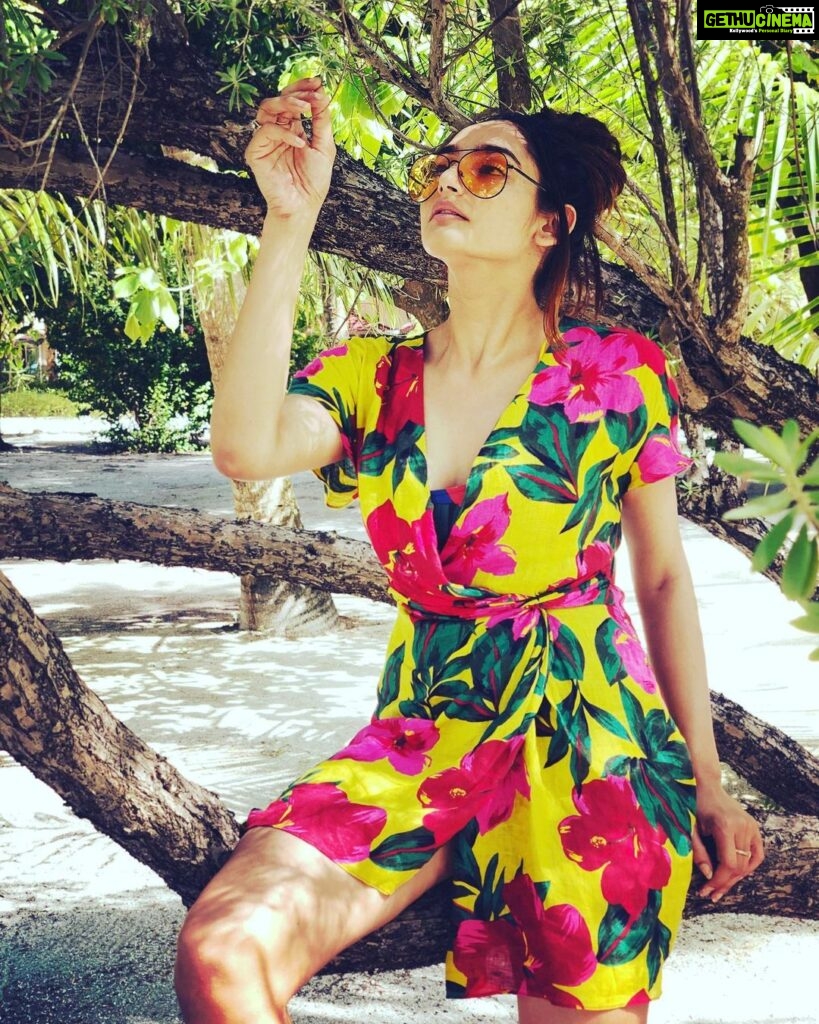 Ragini Dwivedi Instagram - 🌺🌝 #raginidwivedi #throwbackthursday #poser #maldives #takemeback #love #sunnyday #beachlife #instagood #instagram #instalike #instalove #trending #trendingnow #viralpost #viralpage #actorslife #photooftheday #naturephotography #picoftheday Maldives, Indian Ocean