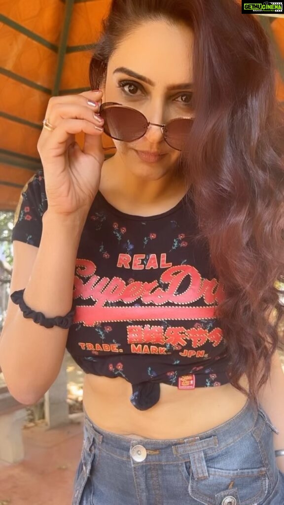 Ragini Dwivedi Instagram - Trend 🫶🏾 Love to dance to fun tunes 💕 do u 😈 #raginidwivedi #trendingreels #trendingsongs #trending #trendingnow #trendsetter #reelsinstagram #reelitfeelit #reelkarofeelkaro #love #positivevibes #reelindia #viralvideos #viralreels #reelsviral #actresses #actor #influencer #pride #dancechallenge #dancereels