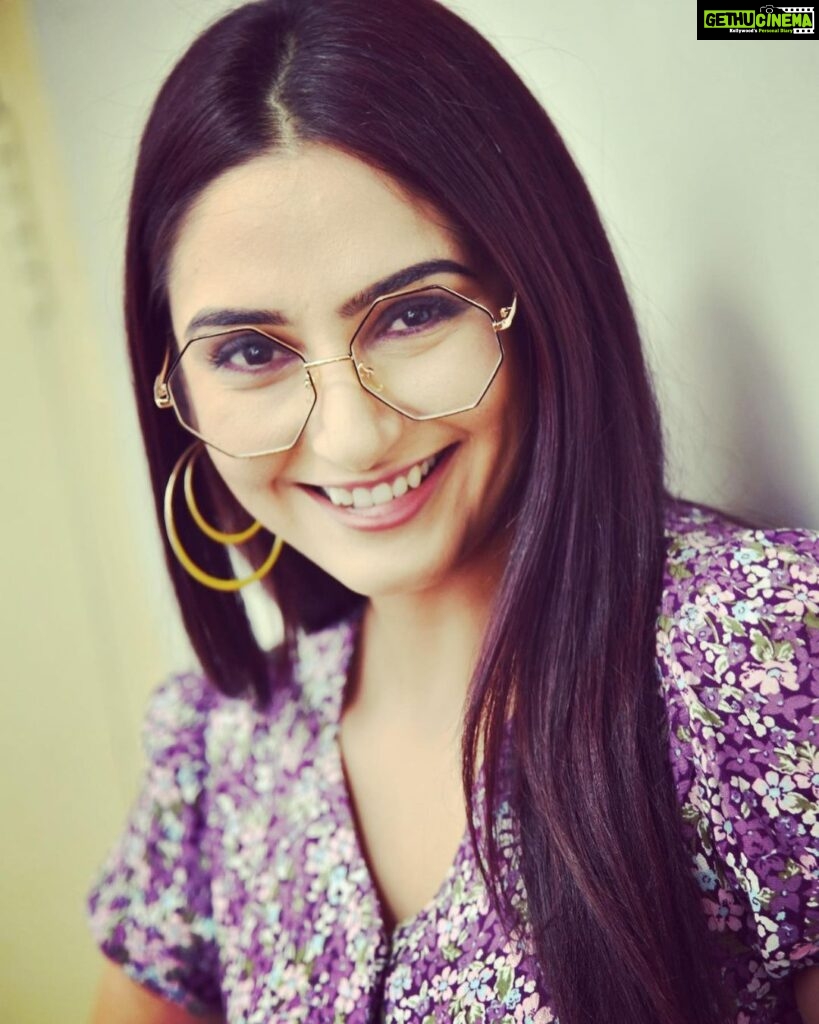 Ragini Dwivedi Instagram - FOUR eyes better than two 💕🧐👧🏾🫶🏾 Pic one shot by @chitrataramanu #raginidwivedi #sorryykarmareturns #love #pressconference #kannadiga #kannadaactress #kannadamovies #sandalwood #karnataka #movies #smile #trendingnow #trendingfashion #viralpost #positivevibes #instagood #instagram #instafashion #newlook #newpost #newbalance Bangalore, India