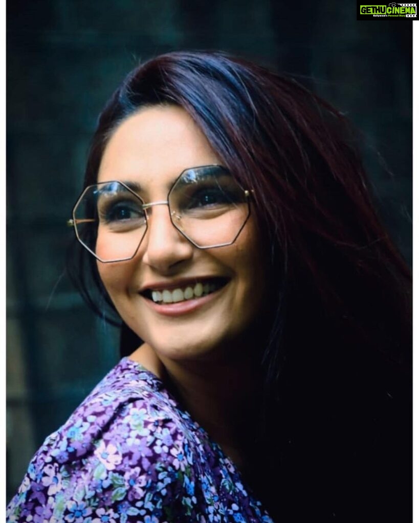 Ragini Dwivedi Instagram - FOUR eyes better than two 💕🧐👧🏾🫶🏾 Pic one shot by @chitrataramanu #raginidwivedi #sorryykarmareturns #love #pressconference #kannadiga #kannadaactress #kannadamovies #sandalwood #karnataka #movies #smile #trendingnow #trendingfashion #viralpost #positivevibes #instagood #instagram #instafashion #newlook #newpost #newbalance Bangalore, India