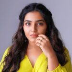 Rajisha Vijayan Instagram - All things bright 🌼 Sunshine and light 🌻 Featured on: @vanithamagazine Photography: @basilpaulo.in Styling: @styledbysmiji Coordinator: @pushpamathew28 Hair and Makeup : @femy_antony__ Edits and retouch: @asku_busk Hair and makeup assist: @sharath_8686 Shoot assist : @yin_yang_popy Video: Anoop Ashokan