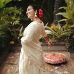 Rajisha Vijayan Instagram - ഉത്രാടം 🌸 May this day bring you loads of joy. 🌼♥️ @i_m_vyshnav 📸 Thomson's Casa