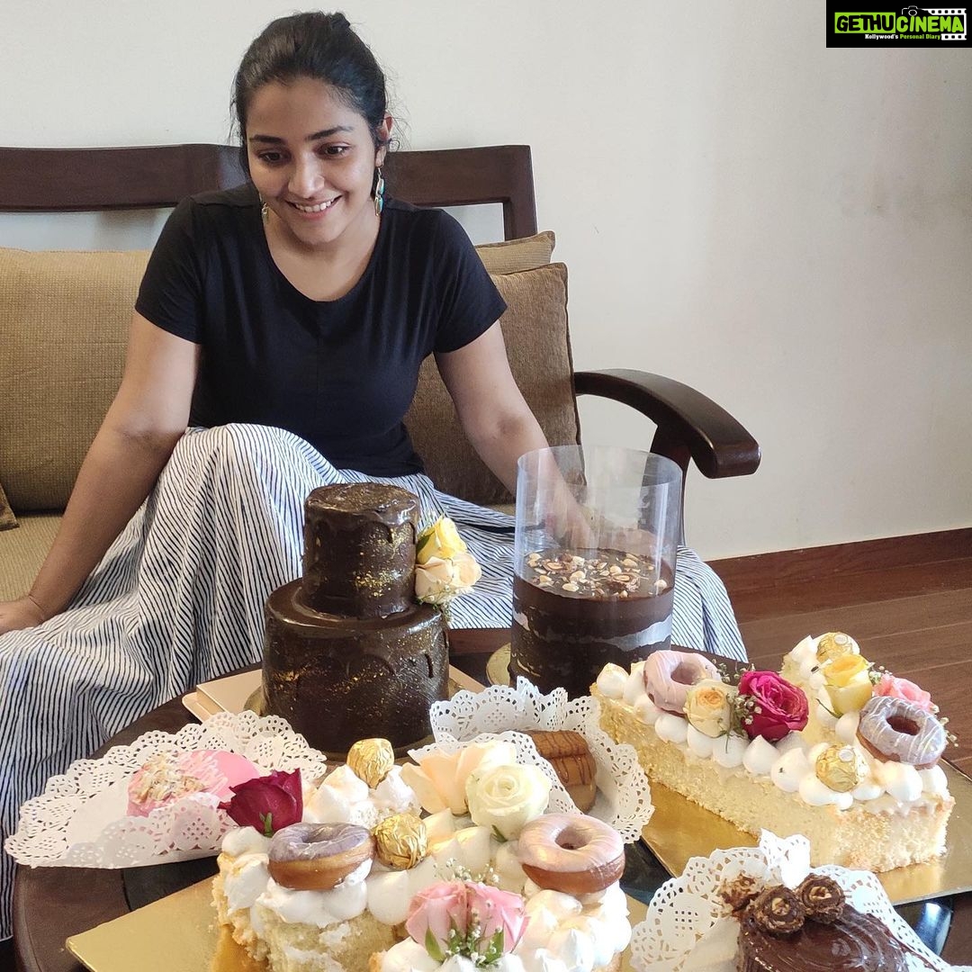 Rajisha Vijayan Instagram - Luckiest to be yours, Happiest to witness this love. Anniversary wishes to my heart and soul! ♥️ @lecakefactory you guys made this extra special 🤗