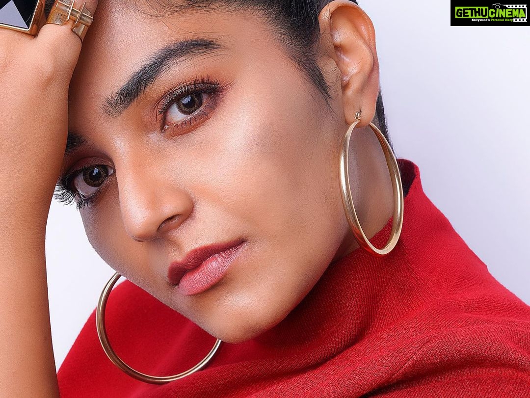 Rajisha Vijayan Instagram - And it’s a wrap! ❤️ Featured on: @vanithamagazine Photography: @basilpaulo.in Styling: @styledbysmiji Coordinator: @pushpamathew28 Hair and Makeup : @femy_antony__ Edits and retouch: @asku_busk Hair and makeup assist: @sharath_8686 Shoot assist : @yin_yang_popy Video: Anoop Ashokan